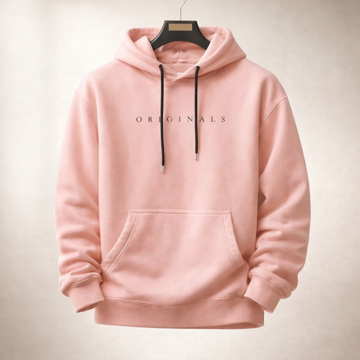 Sweat à capuche rose poudré sur cintre, cordons noirs et poche kangourou