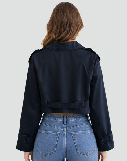 Trench court ceinturé boutonné, coloris bleu marine, vue de dos