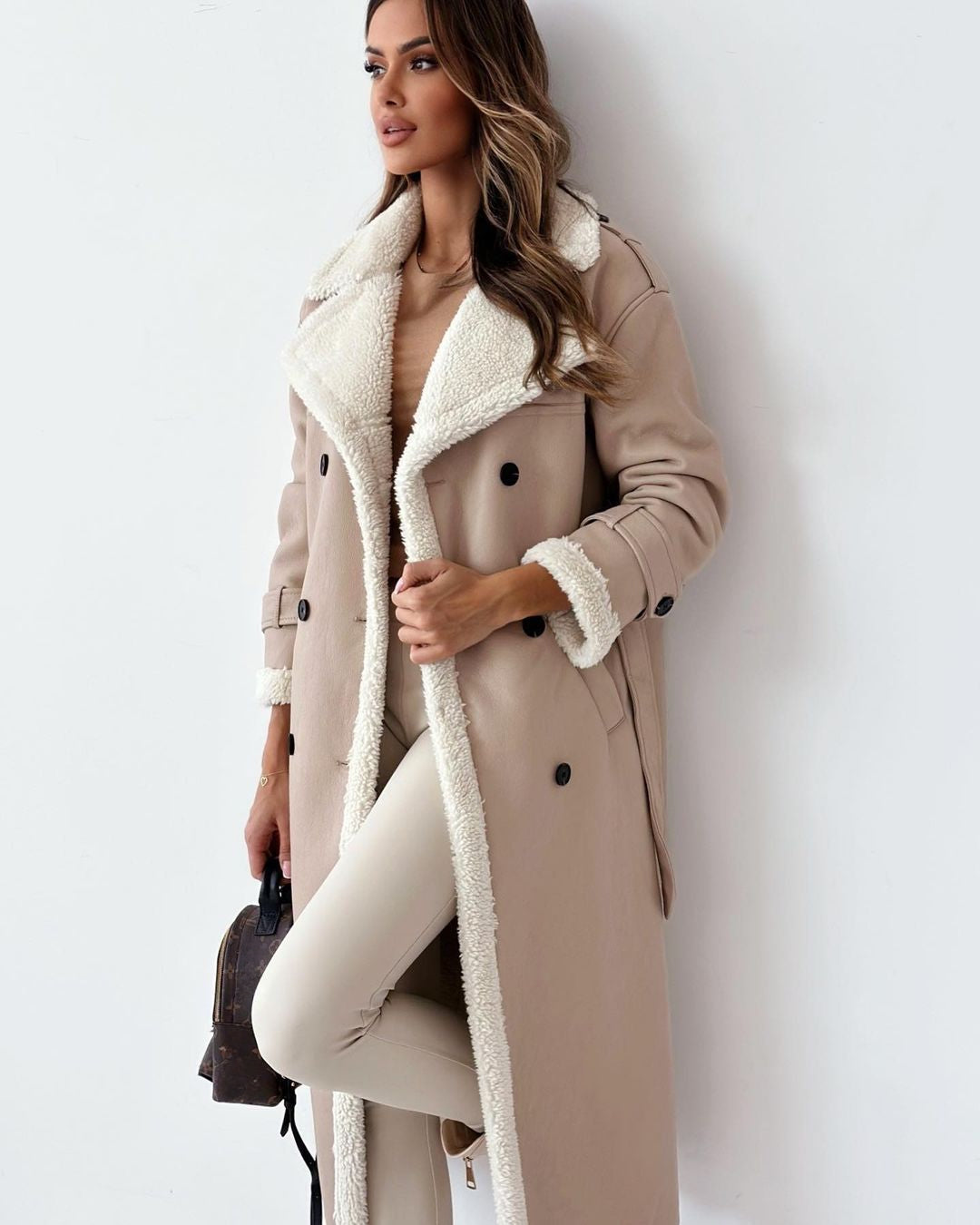 Trench doublé effet peluche, coloris beige, vue de face