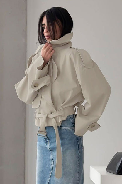 Veste courte ceinturée revers, coloris beige, vue de face