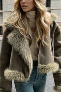 Veste courte grand col, coloris vert olive, vue de face
