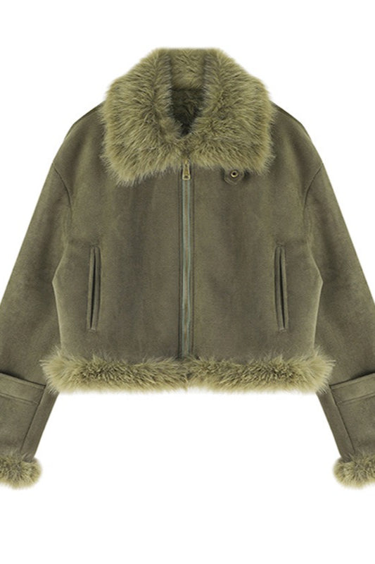 Veste courte grand col, coloris vert olive, présenté à plat