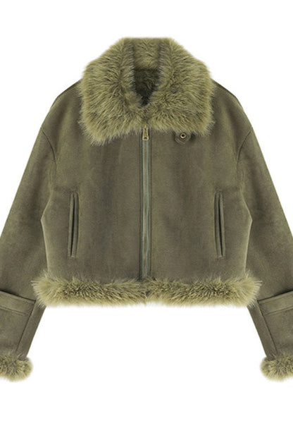 Veste courte grand col, coloris vert olive, présenté à plat