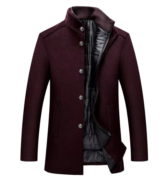 Manteau en laine bordeaux à col montant, doublure matelassée et poches passepoilées