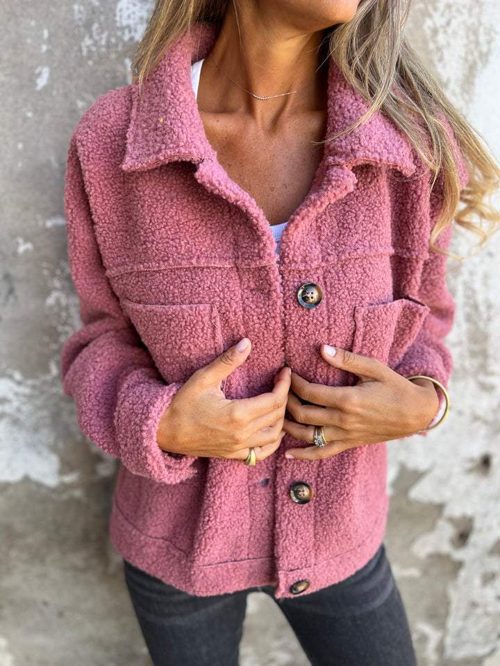 Veste en peluche boutonnée, coloris rose, vue de face