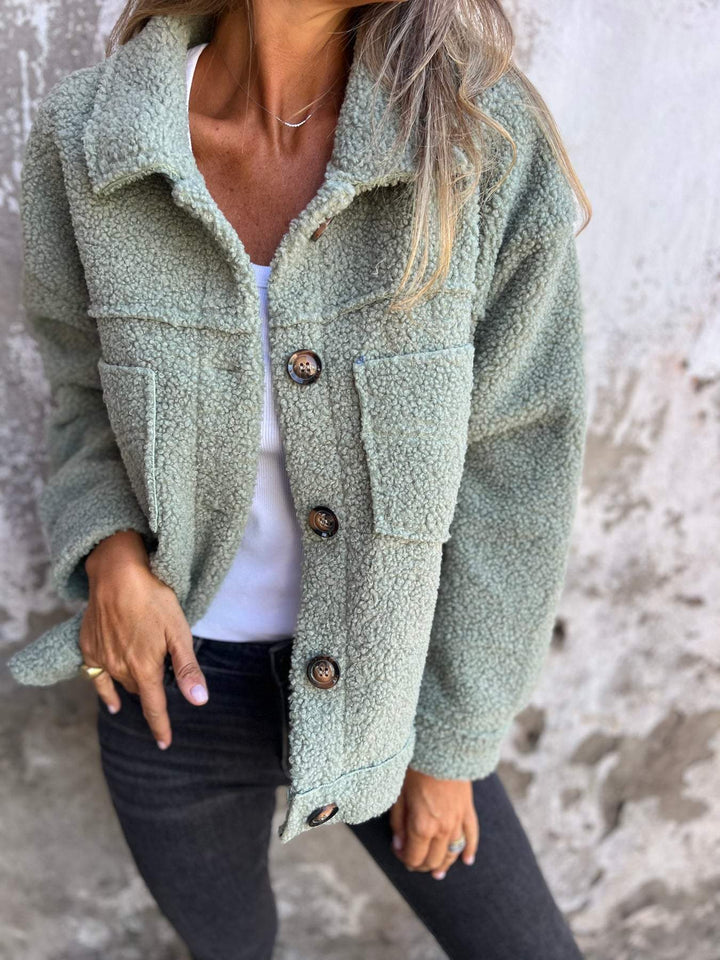 Veste en peluche boutonnée, coloris vert, vue de face