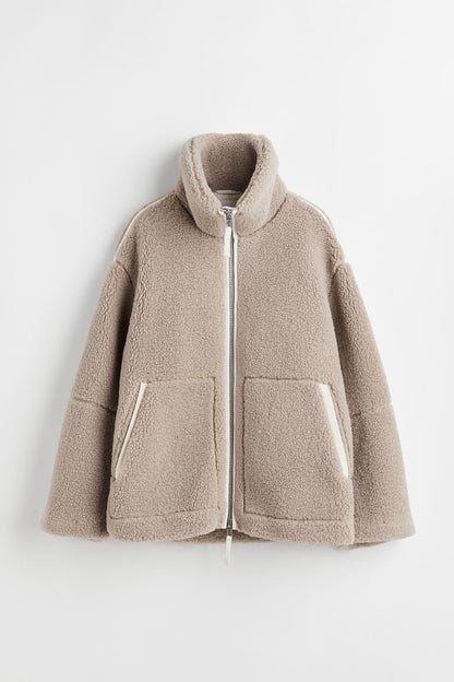 Veste en peluche zippée, coloris pierre, présenté à plat