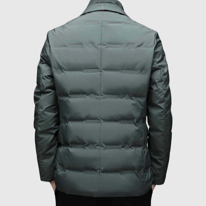 Dos de la veste matelassée verte, matelassage horizontal et col cranté relevé
