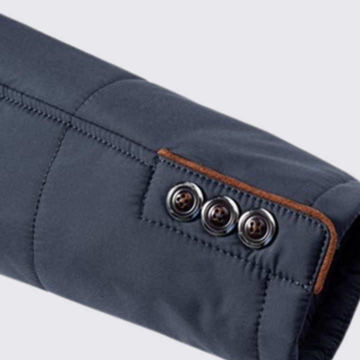 Veste matelassée à col montant, en vue rapprochée