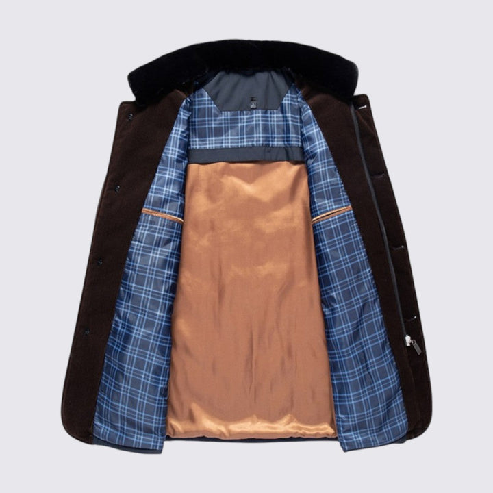 Veste matelassée à col montant, en vue rapprochée