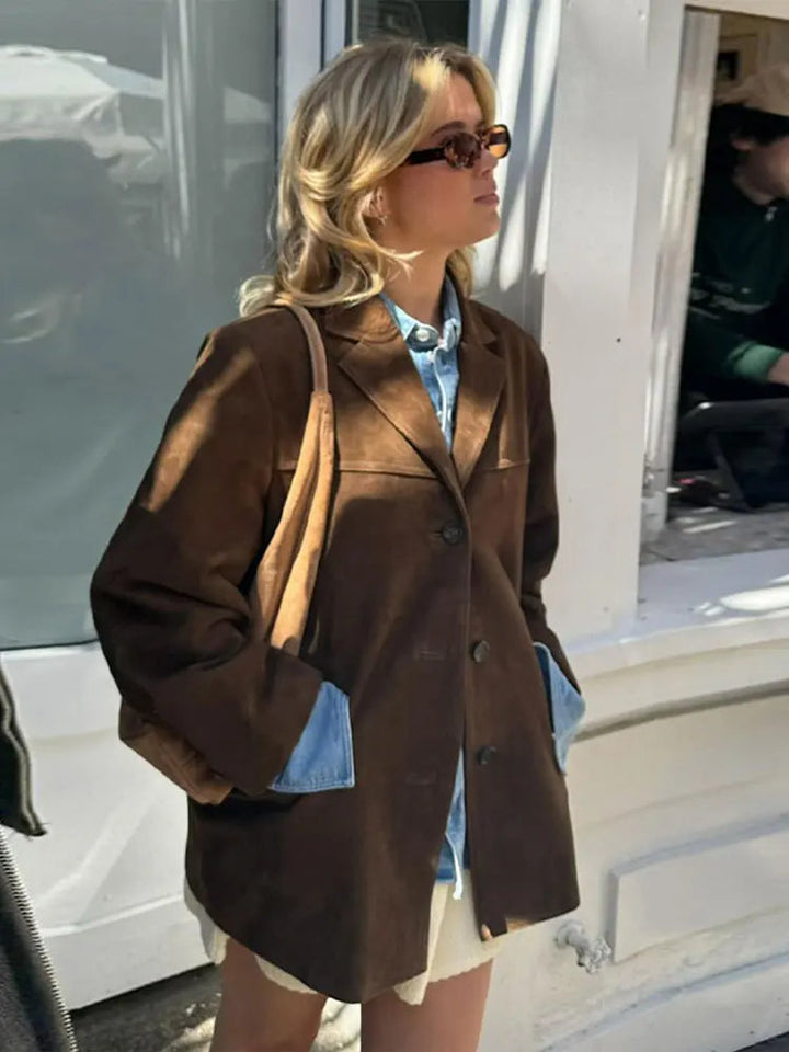 Veste oversize à l'aspect daim, coloris marron, vue de face
