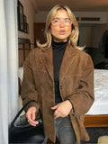 Veste oversize à l'aspect daim, coloris marron, vue de face
