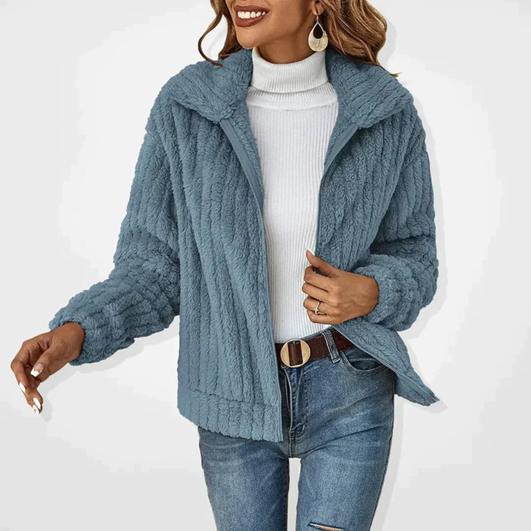Veste teddy zippée douce, coloris bleu brumeux, vue de face