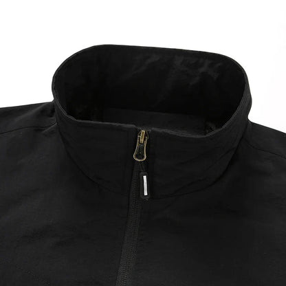 Veste utilitaire col montant, détail du col montant et du zip