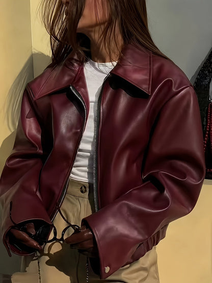 Veste zippée col rabattu, coloris bordeaux, porté en tenue