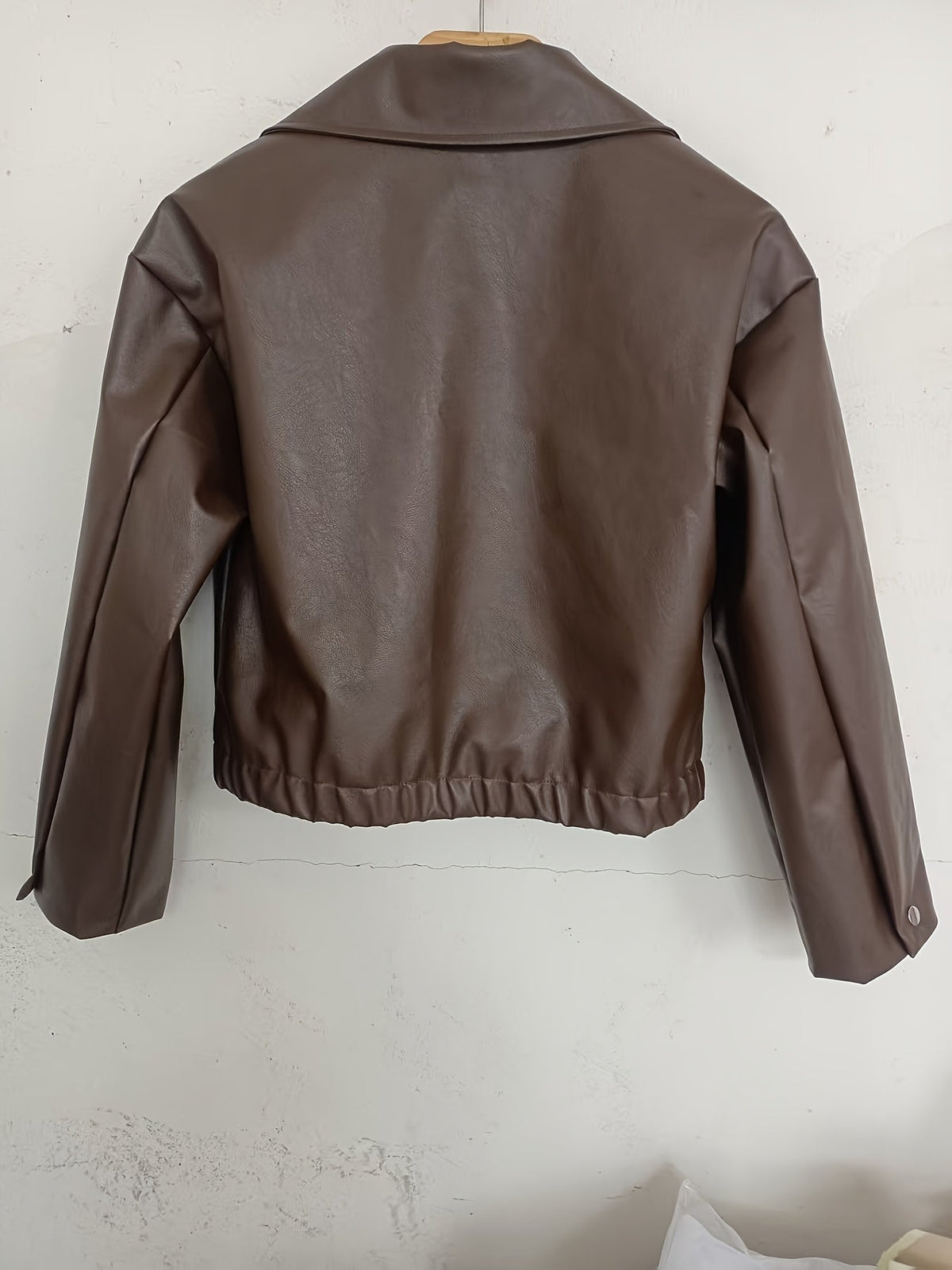 Veste zippée col rabattu, coloris marron foncé, présenté à plat
